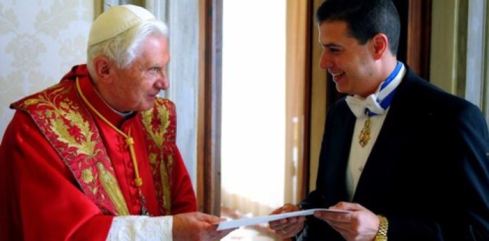 El embajador de Costa Rica ante el Vaticano atribuye la milagrosa curación de su hijo al Padre Pío