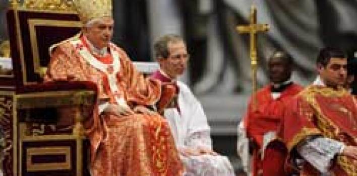 Iglesia supera toda barrera porque es universal y santa, dice el Papa en Pentecostés