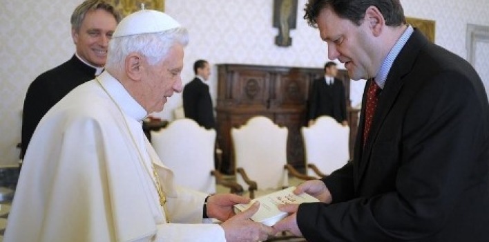 Peter Seewald: El Papa triunfó con su humildad sobre guerra mediática