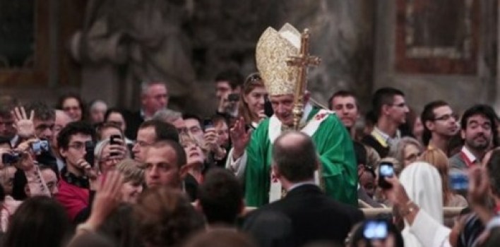 Benedicto XVI anuncia un Año de la Fe