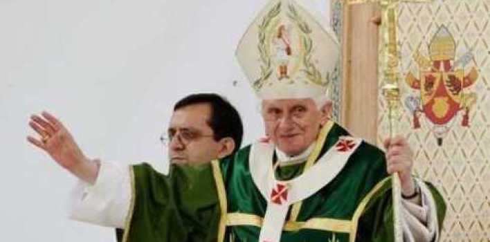 Para entrar al banquete hacen falta dos cosas, tique y vestido: el Papa explica en qué consisten