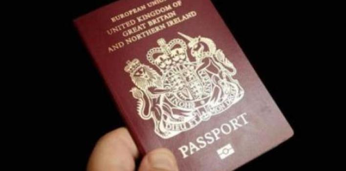 El lobby gay consigue eliminar las palabras “padre” y “madre” de los pasaportes ingleses
