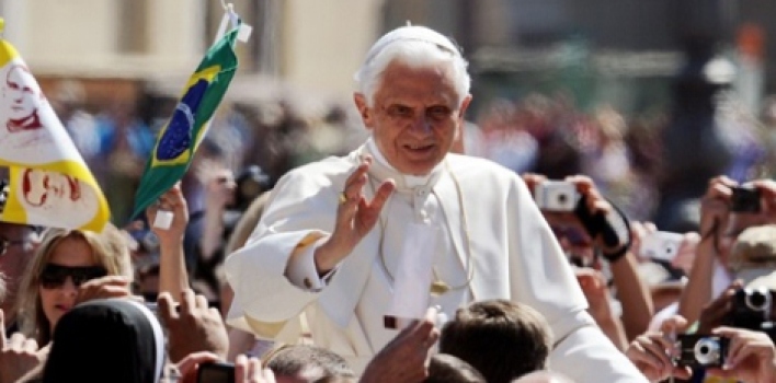 Benedicto XVI: «Cumplir la ley de Dios, es el secreto de la felicidad del hombre justo»