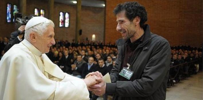 El Papa pide en la cárcel  de Roma dignidad a los presos
