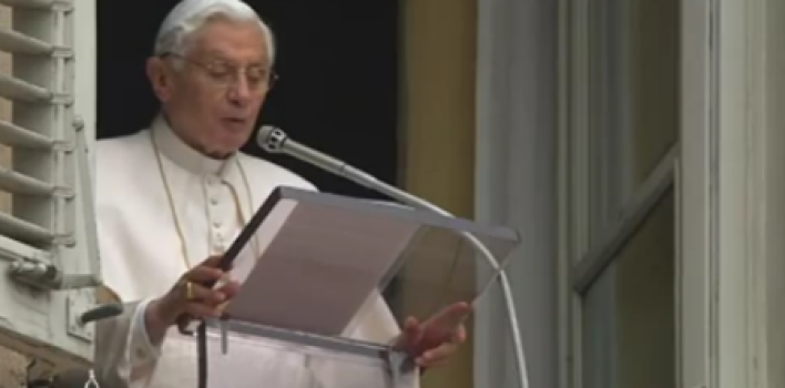 BENEDICTO XVI: EN LA ASCENSIÓN NUESTRA HUMANIDAD ES LLEVADA A LAS ALTURAS DE DIOS