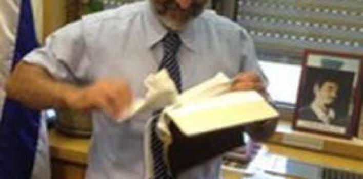 Israel; un diputado rompe el Evangelio: «Un libro abominable»