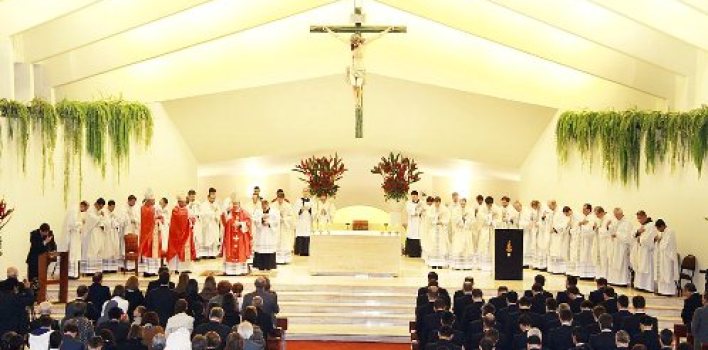 Perú: Cinco miembros del Sodalicio de Vida Cristiana reciben ordenación sacerdotal