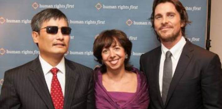 Christian Bale premia a héroe pro-vida que se opuso a aborto en China