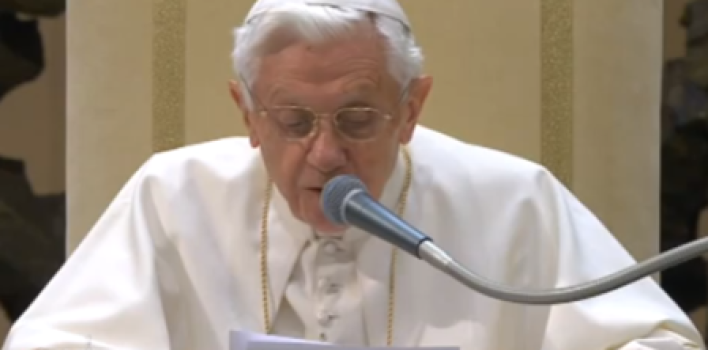 Benedicto XVI dice que Dios no es algo absurdo y que es razonable creer en Él