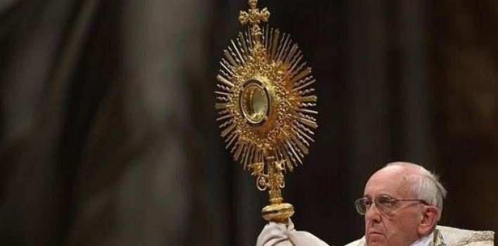 Adoración eucarística mundial con el Papa Francisco
