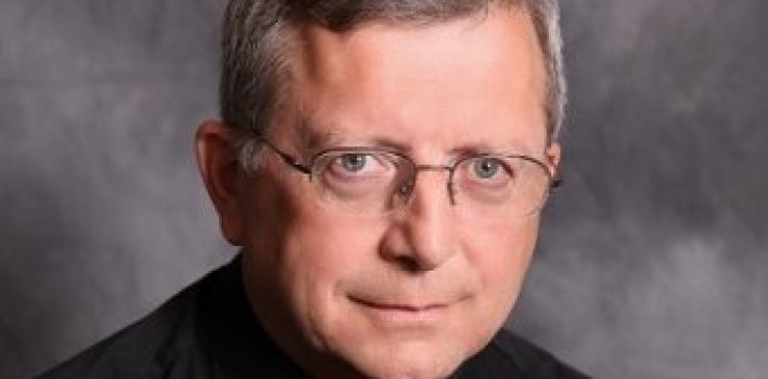 P. Patrick Dowling. El sacerdote que intervino en rescate de Missouri ya fue identificado