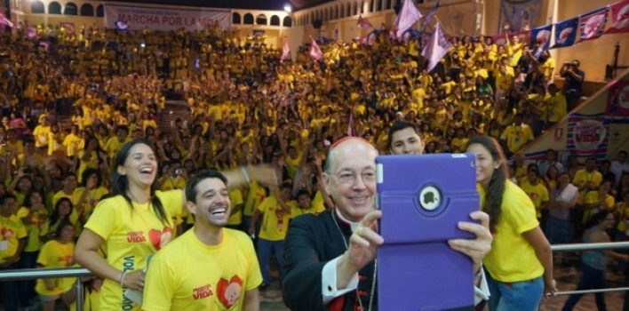 El ‘selfie’ del Cardenal Cipriani por la vida