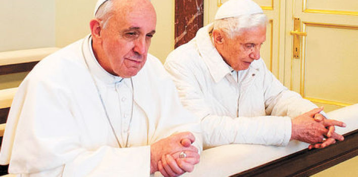 De Benedicto XVI a Francisco y las redes sociales