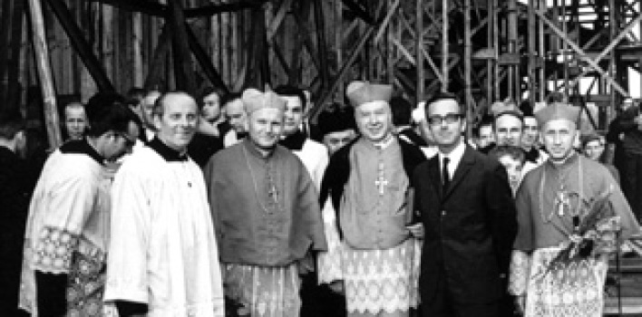 9 anécdotas insólitas de Juan Pablo II: de su vocación de piloto, al día que dijo «guau, guau»