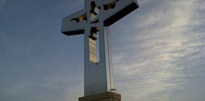 La fe del arquitecto que construyó la cruz más grande del mundo