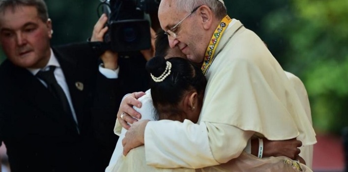 «Hay que aprender a llorar», explicó Francisco en Manila, ante la pregunta por qué sufren los niños
