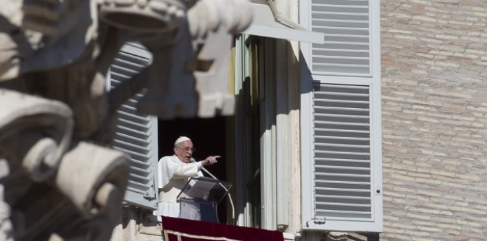 “La oración es la raíz de la paz”: Papa Francisco en el Ángelus