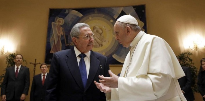 Raúl Castro: «Si Francisco sigue así volveré a rezar»
