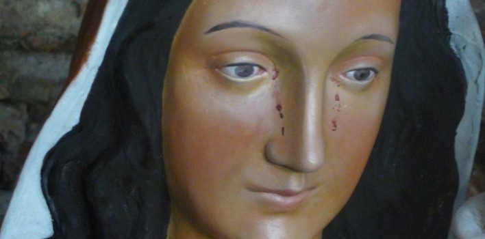 Anjara: una estatua de María lloró sangre ante la mirada de una religiosa