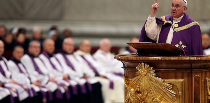 El Papa decreta que durante un año cualquier cura podrá absolver a quien confiese pecados de aborto