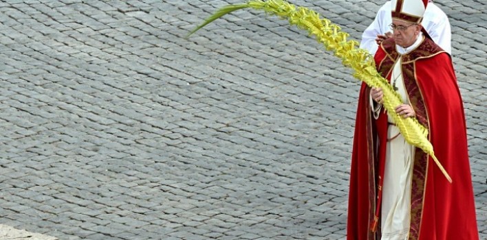 El domingo de Ramos el Papa denuncia la indiferencia ante el destino de muchos refugiados