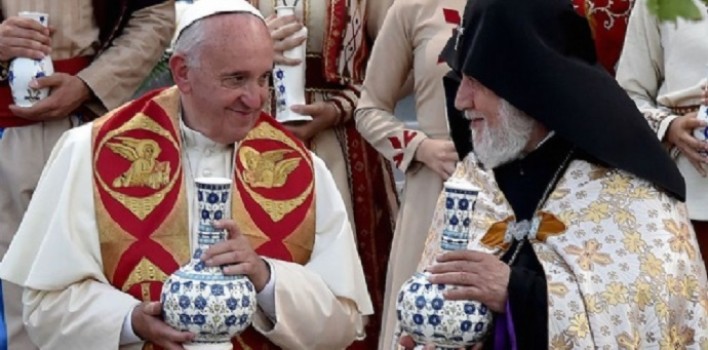 El Papa en Armenia: «somos peregrinos, y peregrinamos juntos […] hay que confiar el corazón al compañero de camino sin recelos, sin desconfianzas»