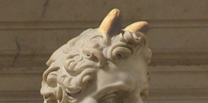 ¿Por qué la estatua más famosa de Moisés tiene cuernos?