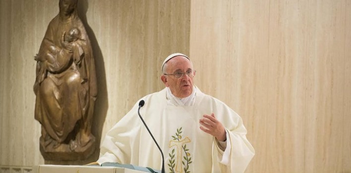 El Papa pide cristianos coherentes que no causen escándalo ante el pueblo de Dios