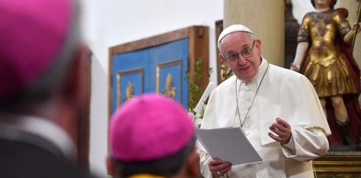 Francisco invita a los obispos a recuperar la “conciencia de ser pueblo”