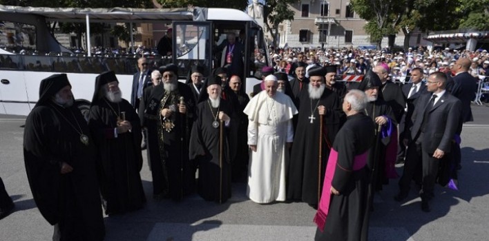 Bari: El Papa exhorta a ser la “voz que combate el homicidio de la indiferencia”