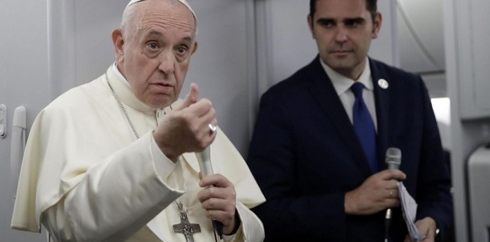 Toda la Rueda de Prensa del Papa Francisco en el vuelo de regreso de Emiratos Árabes Unidos