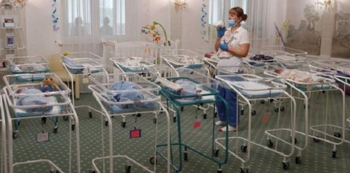 La imagen de bebés acumulados en un hotel de Ucrania sacude conciencias