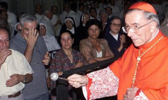 Dolor por la muerte del Arzobispo Emérito de Turín y custodio de la Sábana Santa