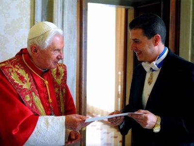 El embajador de Costa Rica ante el Vaticano atribuye la milagrosa curación de su hijo al Padre Pío