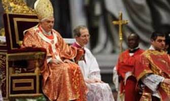 Iglesia supera toda barrera porque es universal y santa, dice el Papa en Pentecostés