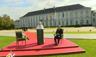 El Papa llega a Alemania: «He venido a encontrarme con la gente y hablar de Dios»