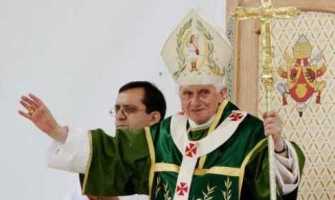 Para entrar al banquete hacen falta dos cosas, tique y vestido: el Papa explica en qué consisten
