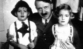 El sobrino-nieto de Hitler se convirtió al judaísmo y enseña el Talmud