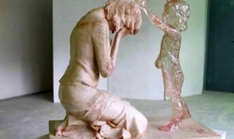 Monumento al niño no nacido», obra del joven escultor eslovaco Martin Hudáčeka