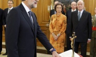 El crucifijo recupera la presidencia de España:simbólica jura de su cargo de Mariano Rajoy