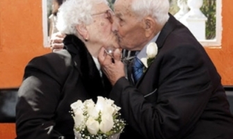 Ancianos esposos celebran 75 años de matrimonio amándose “como el primer día”