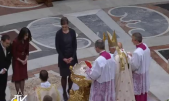 La Fe es el “verdadero iluminismo”, dice el Papa Benedicto durante la Vigilia Pascual