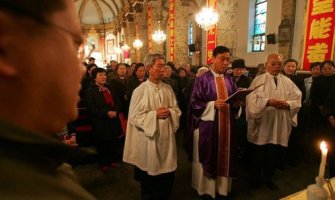 Unos 3.500 adultos se bautizaron como católicos en Hong Kong en la noche de Pascua