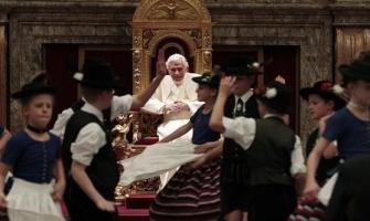 «LA LUZ DEL RESUCITADO ME HACE PROCEDER CON SEGURIDAD», Benedicto XVI