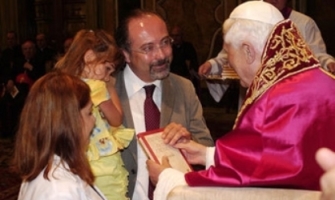 Madre coraje con cáncer terminal conmueve al Papa con su historia