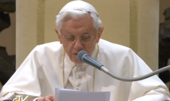 Benedicto XVI dice que Dios no es algo absurdo y que es razonable creer en Él