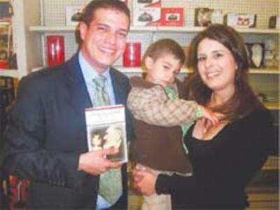 Embajador de Costa Rica lanza libro sobre el Padre Pío de Pietrelcina en América