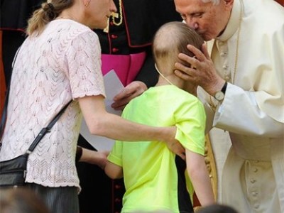 El Papa a los enfermos: «Sois los llamados por Cristo, su viva y transparente imagen»