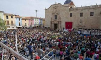 Más de 100.000 personas veneran la Santa Faz de Alicante, paño que quizá cubrió el rostro de Cristo