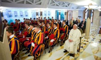 “Cristianos no sean tibios”: exhortación del Papa Francisco en Santa Marta